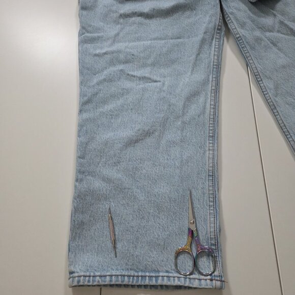 Abercrombie & Fitch Curve Love Jean Women 33 / 16R Light Blue High Rise Cropped - Picture 14 of 16